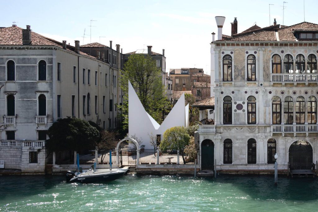 Visible from Venice’s Grand Canal, an origami-like structure sprouts between Venetian buildings in contemporary contrast. Constructed in dialogue with “Chun Kwang Young: Times Reimagined,” the timber and textile membrane on soil Hanji House is an example of temporary foldable architecture by Italian architect Stefano Boeri, with geometry consisting of four pyramids on top of a parallelepiped. Inside, with a virtual presentation of Chun Kwang Young’s work, is an interactive art installation by Calvin J. Lee. At night, the building is transformed into a glowing landmark. Photography by Alice Clancy/courtesy of CKY Studio. 
