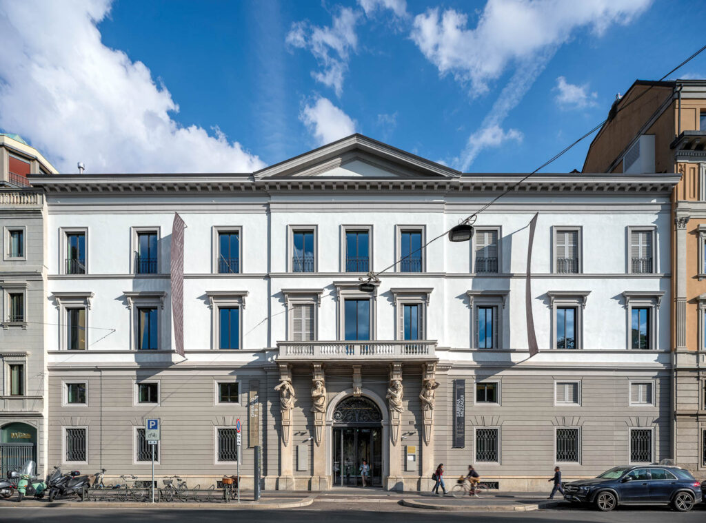the front facade of the 1871 Bocconi-Rizzoli-Carraro palazzo